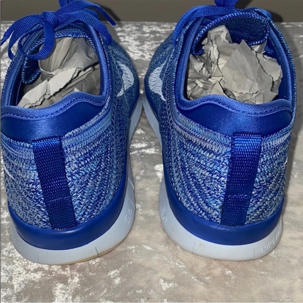 Nike women’s TR flyknit blue/white sneakers